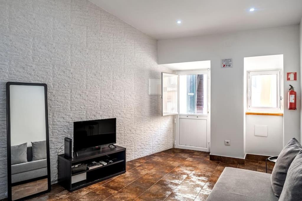 Cozy Ground Floor Studio With Ac And Loft Bedroom Lisboa 外观 照片